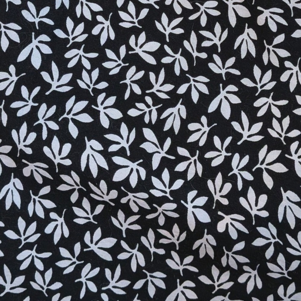Black and White Botanical Leaf Print Fabric 44x156 4.33 Yards Sewing Crafting
